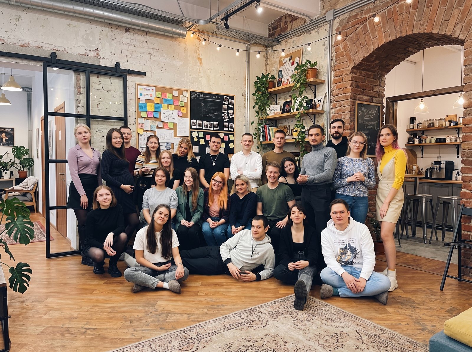 Команда BloomDesk в рабочем пространстве